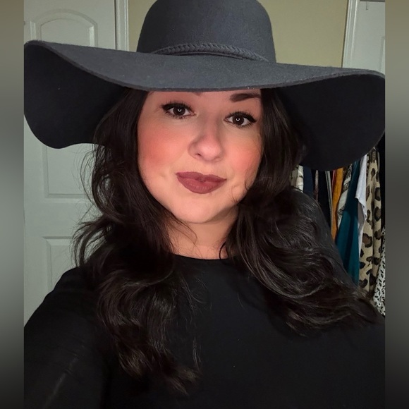 New inventory show April 10th! ❤️💕 come snag deals - Picture 2 of 3